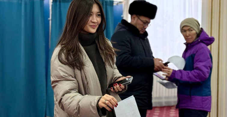 Kazakistan'da Anayasa Referandumu Başladı
