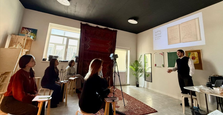 Kazakistan'da Göktürk Alfabesi Yeniden Canlanıyor