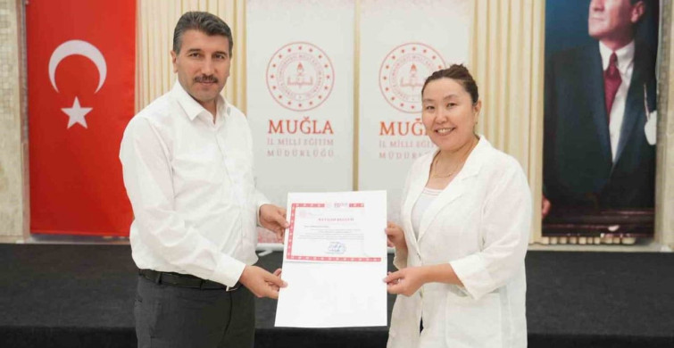 Kazakistanlı öğretmenlerin eğitim programı sertifika töreniyle taçlandı