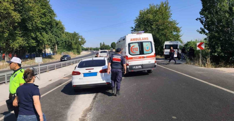 Kazaya karışan hemşire çift, yaralı sürücü için seferber oldu