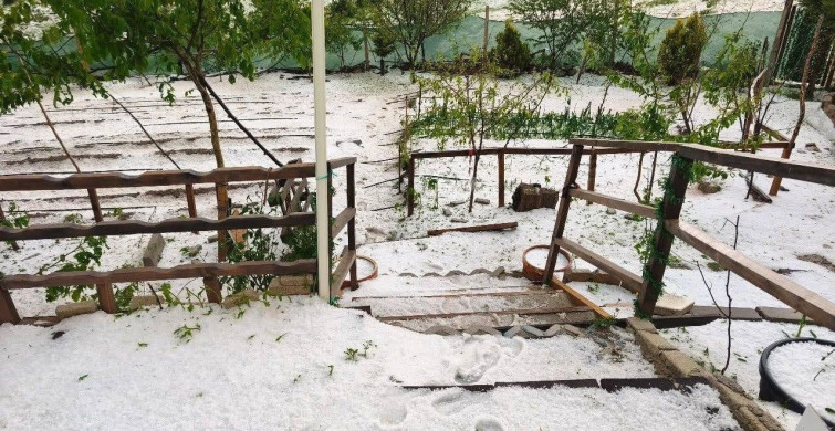 Keçiören'de Şiddetli Dolu Yağışı Etkili Oldu