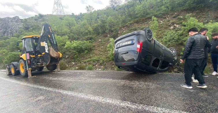Kemaliye'de Sağanak Yağış Sonrası Trafik Kazası