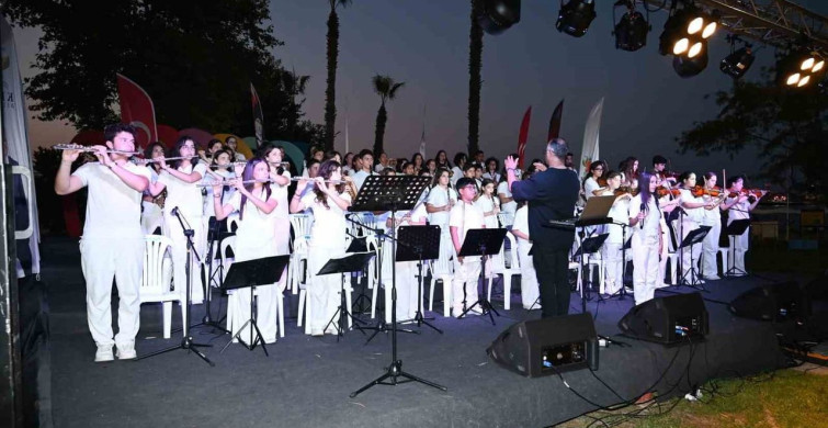 Kemer Belediyesi'nden sokak hayvanları yararına konser