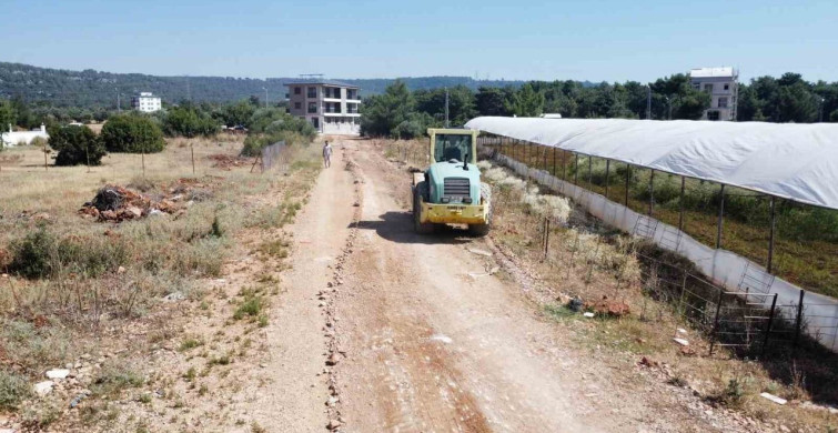 Kepez’de Demirel Mahallesi’nde 5 bin 170 metrelik sathi asfalt çalışması