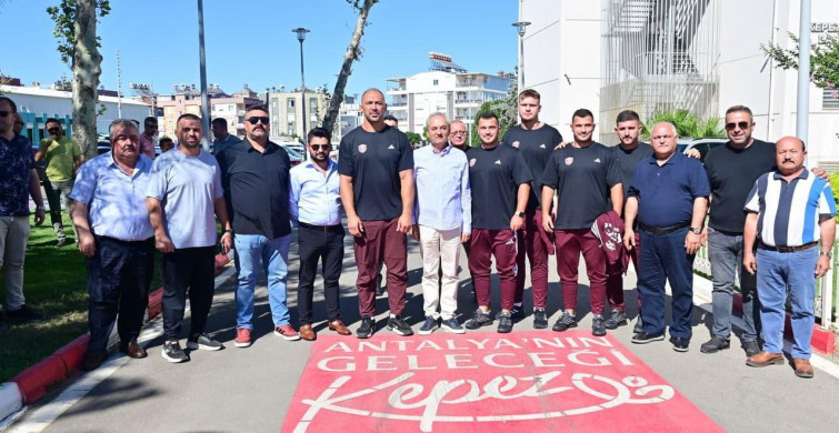 Kepez’in pehlivanları dualarla tarihi kırkpınar’a uğurlandı
