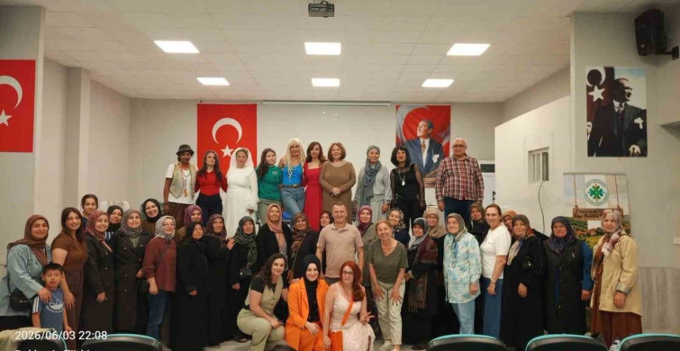 Kepsutlu Kadınların Tiyatrosu: 'Otobüs' Oyunu Büyüledi