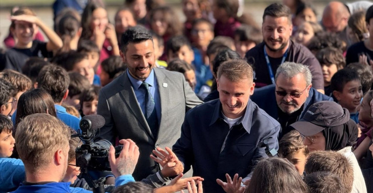 Kerem Aktürkoğlu, Öğrenci Aras’ın Başarısını Kutladı