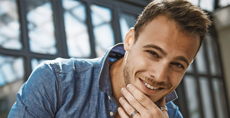 Kerem Bürsin'in Kız Kardeşi Melis Sosyal Medyada Gündem Oldu