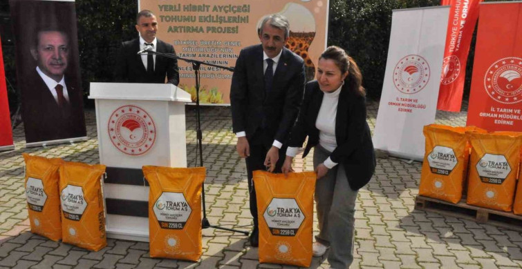 Keşan’da Çiftçilere Hibrit Ayçiçeği Tohumu Dağıtıldı