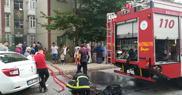 Kibritle Oynayan Çocuk Evi Küle Çeviriyordu