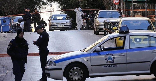 Kilisede Patlama, 1 Polis Yaralandı