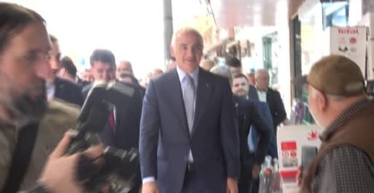 Kilis'te 6 Şubat Depreminde Hasar Gören Vakıf Eserleri Yeniden İbadete Açıldı