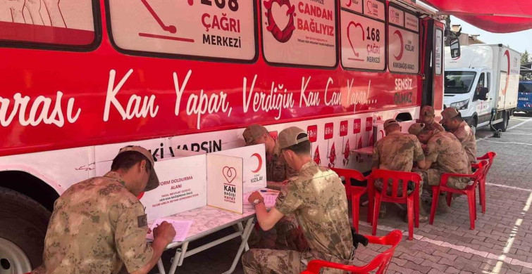 Kilis'te Jandarma Personelinden Kızılay'a Kan Bağışı