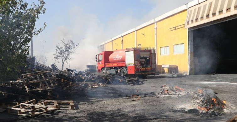 Kilis'teki Kauçuk Fabrikasında Yangın Çıktı