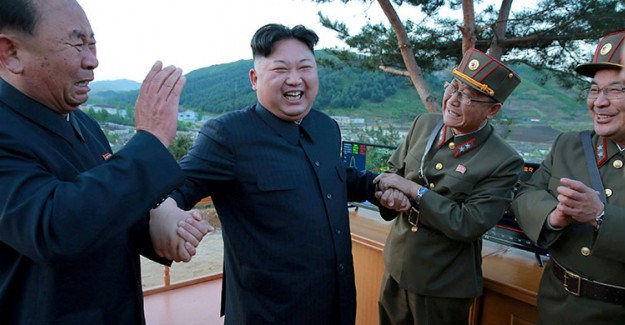 Kim Jong Un'dan 2018'in İlk Tehdidi!