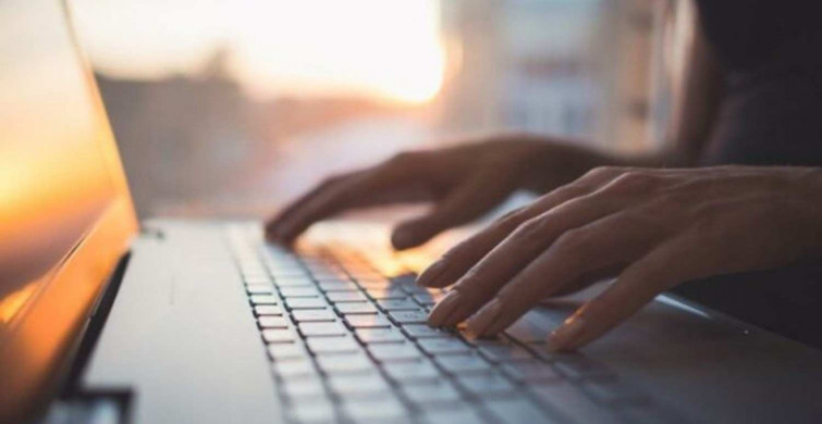 Kimler basın kartı alabilecek? Sosyal medya ve internet haberciliğine sarı basın kartı verilecek mi? Mecliste yeni yasanın 14 maddesi daha kabul edildi
