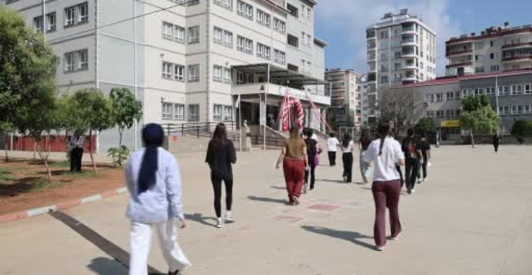 Kimliğini unutan öğrenci, polis yardımına rağmen sınava yetişemedi