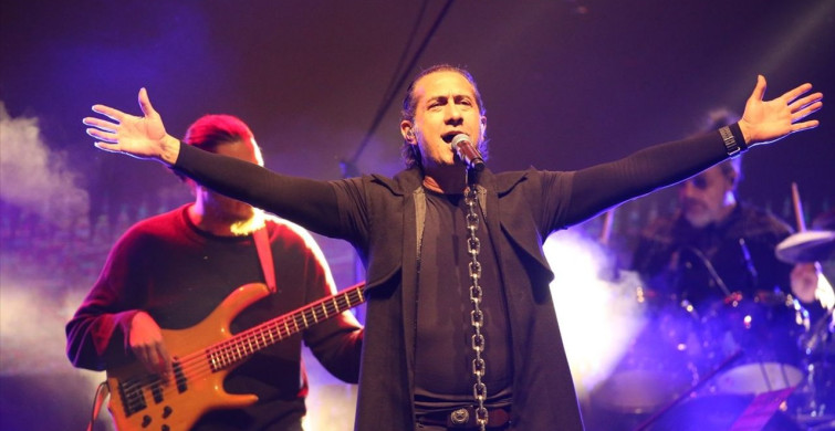 Kıraç, Kars'ta Yaşayan Miras Festivali'nde Konser Verdi