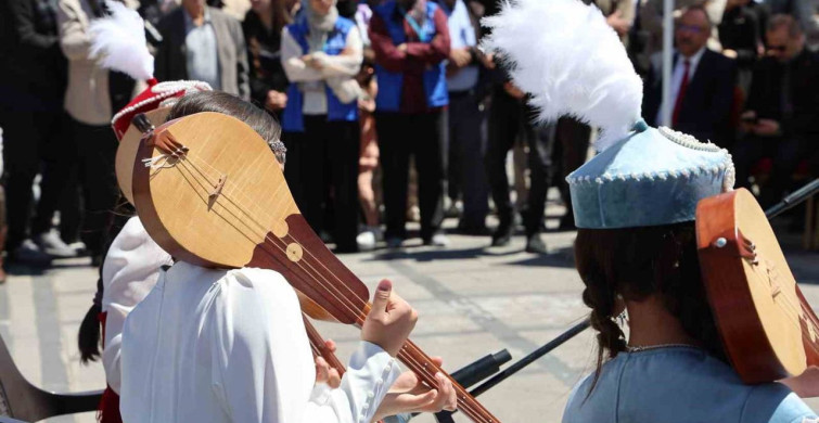 Kırgız Ekibi 19 Mayıs Festivali'nde Büyüledi