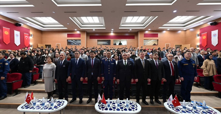 Kırgızistan-Türkiye Manas Üniversitesi'nde 6 Şubat Depremleri Anıldı