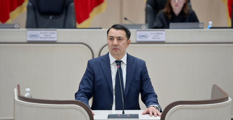 Kırgızistan Yeni Meclis Başkanını Seçti