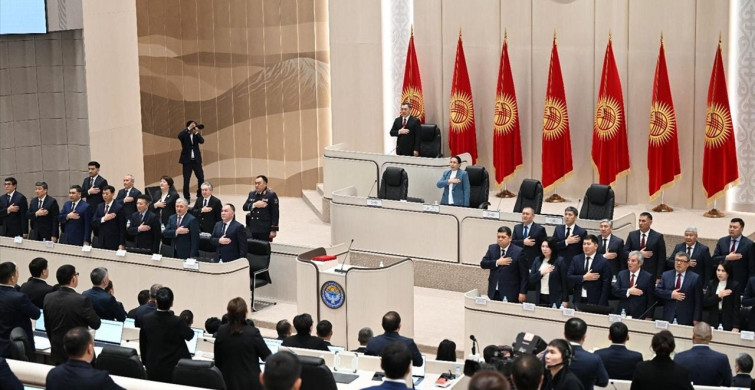 Kırgızistan'da Yeni Milletvekilleri Yemin Töreniyle Göreve Başladı