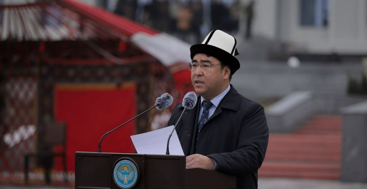 Kırgızistan'ın Oş Şehrinde Devlet Bayrak Günü Kutlaması