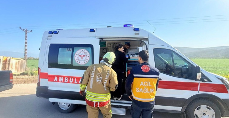 Kırıkhan'da Hafriyat Kamyonu Devrildi: Sürücü Yaralandı