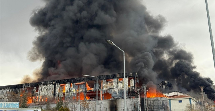 Kırıkkale OSB'de Fabrika Yangınına Müdahale Sürüyor