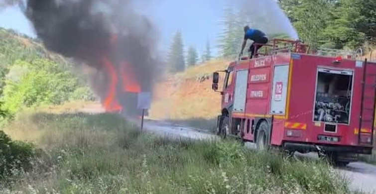 Kırıkkale'de akaryakıt tankeri alev aldı, yangın ormana sıçramadan söndürüldü