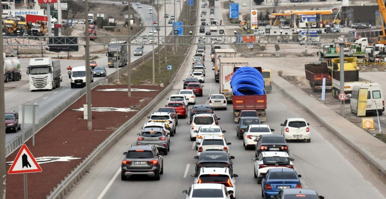 Kırıkkale'de Bayram Trafiği Yoğunluğu Etkisini Gösteriyor