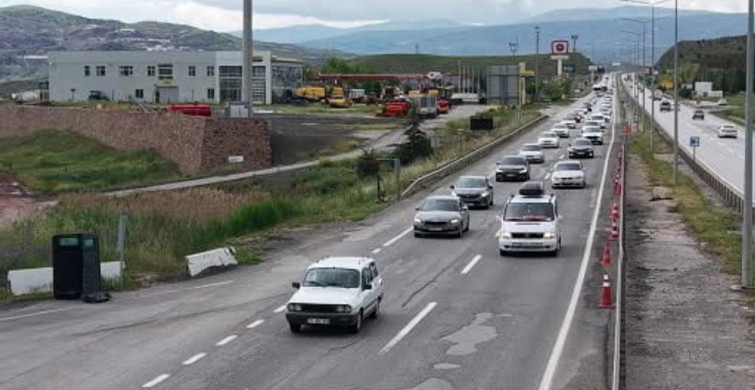 Kırıkkale'de Bayram Trafiği Yoğunluğu Sürüyor
