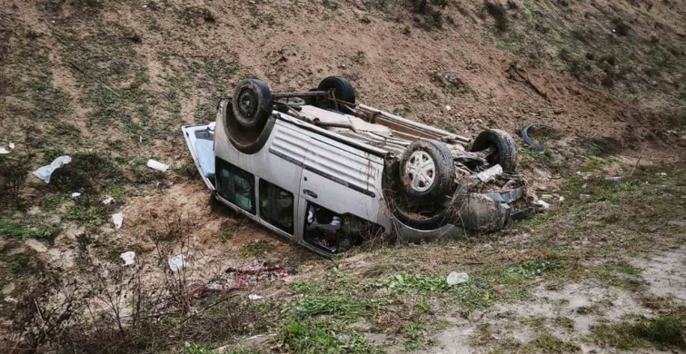 Kırıkkale'de Hafif Ticari Araç Kazası: 4 Yaralı