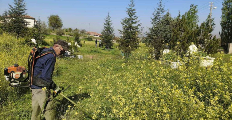 Kırıkkale'de Mezarlık Bakım Çalışmaları Devam Ediyor
