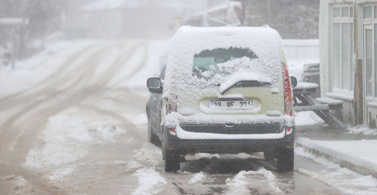 Kırklareli'de Kar Yağışı Ulaşımı Olumsuz Etkiliyor