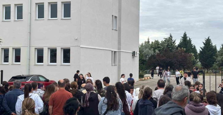 Kırklareli’nde lgs heyecanı: öğrenciler içeride, aileler dışarıda ter döktü