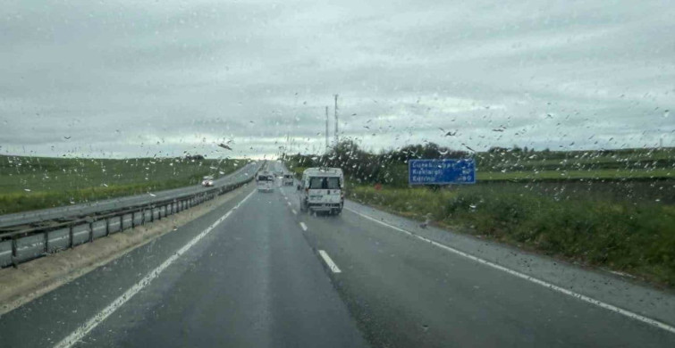 Kırklareli'nde Yoğun Yağış Trafiği Etkiliyor