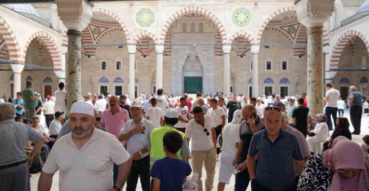 Kırkpınar pehlivanları er meydanına çıkmadan önce Selimiye’de dua etti