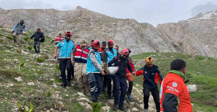 Kırsalda düşerek bacağını kıran şahıs 5 saatlik çaba ile kurtarıldı