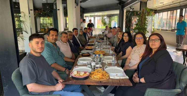 Kırşehir il genel meclis başkanı avşaroğlu, basınla yol yapım çalışmalarını paylaştı