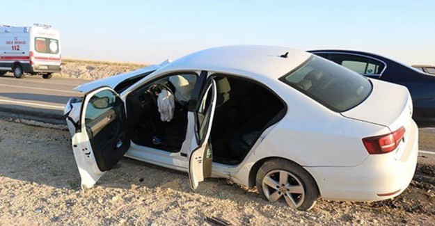 Kırşehir'de 2 Otomobil Çarpıştı: 8 Yaralı