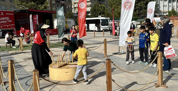 Kırşehir'de Geleneksel Oyunlar Tırı Çocuklarla Buluştu
