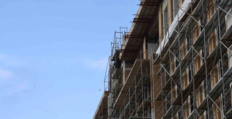 Kırşehir'de İşçi Eylemi: Maaş Alacakları İçin İskeleden İndi