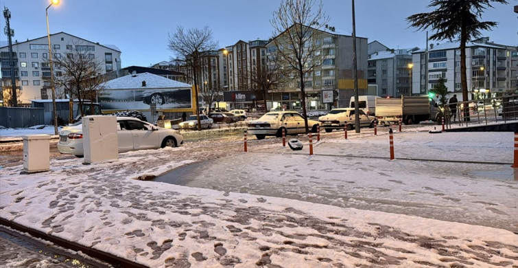 Kırşehir'de Kar Yağışı Hayatı Olumsuz Etkiliyor