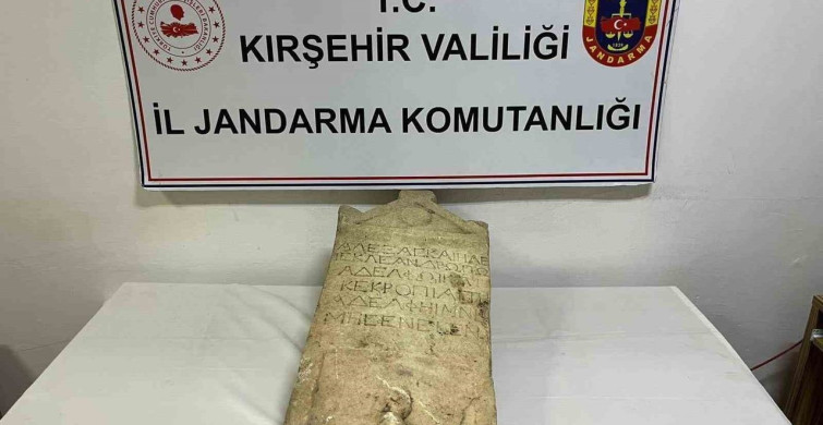 Kırşehir'de Roma dönemine ait mezar taşı ele geçirildi