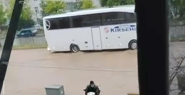 Kırşehir'de sel sularına kapılan yaşlı adam kurtarıldı
