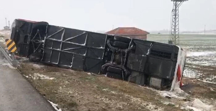 Kırşehir'de Yolcu Otobüsü Devrildi: 13 Yaralı