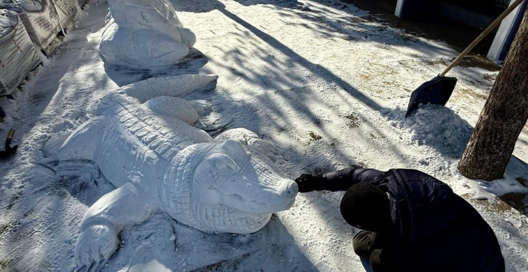 Kışın Sanatı: İrik Şaymerdenov'un Kardan Heykelleri