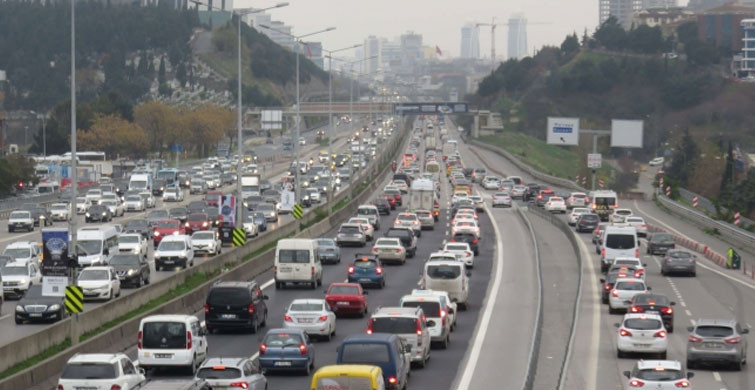 Kısıtlama Sonrası İstanbul'da Trafik Yoğunluğu Yaşandı