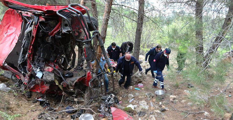 Kız Arkadaşıyla Tartışan Genç, Aracını Uçurumdan Aşağı Sürdü